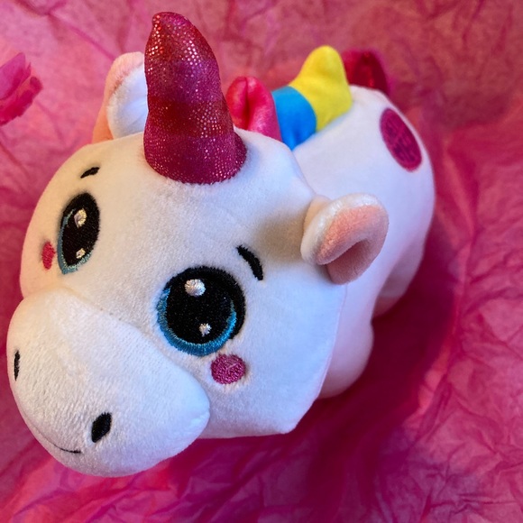 Megan plays unicorn plush mystery box series 1 - Picture 6 of 6